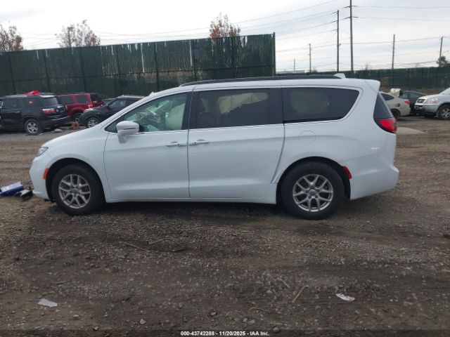 Chrysler Pacifica Touring L Image 14