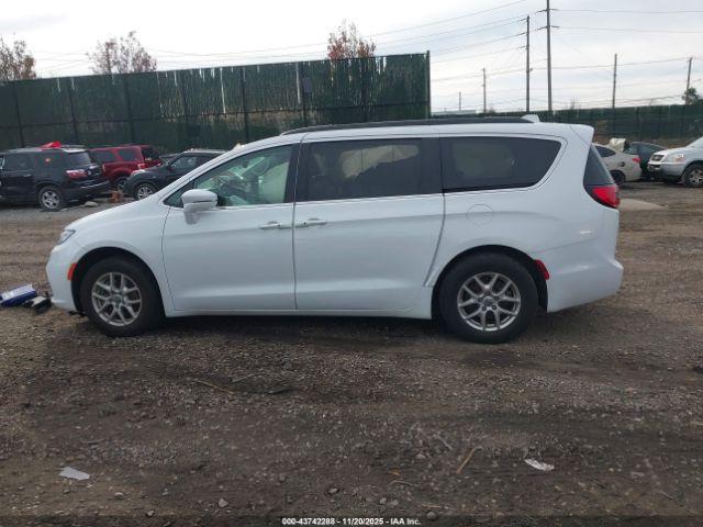 Chrysler Pacifica Touring L Image 14