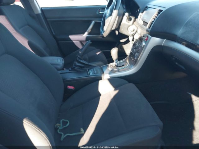 Subaru Outback 2.5i Image 5