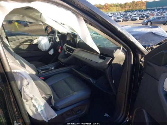 Ford Explorer Active Image 3