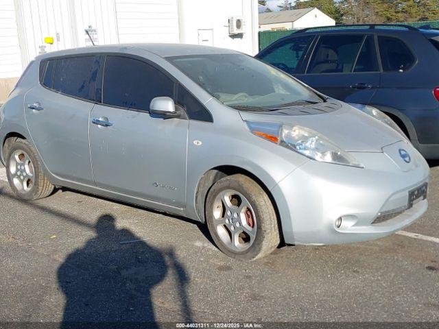  Salvage Nissan LEAF