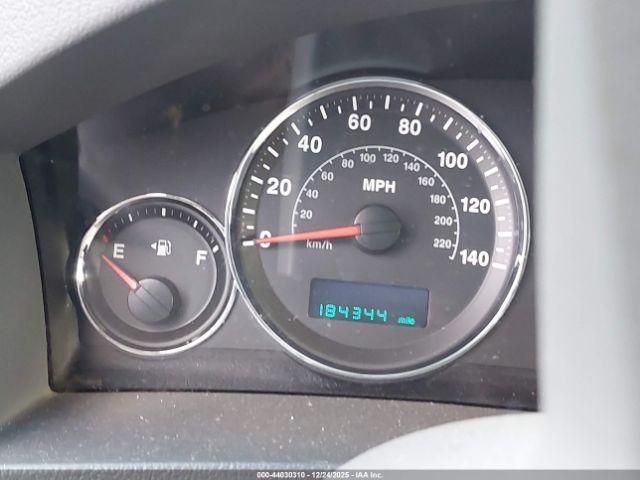 Jeep Grand Cherokee Laredo Image 8