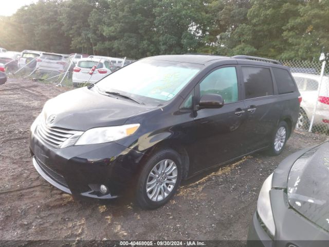Toyota Sienna Xle 8 Passenger Image 3