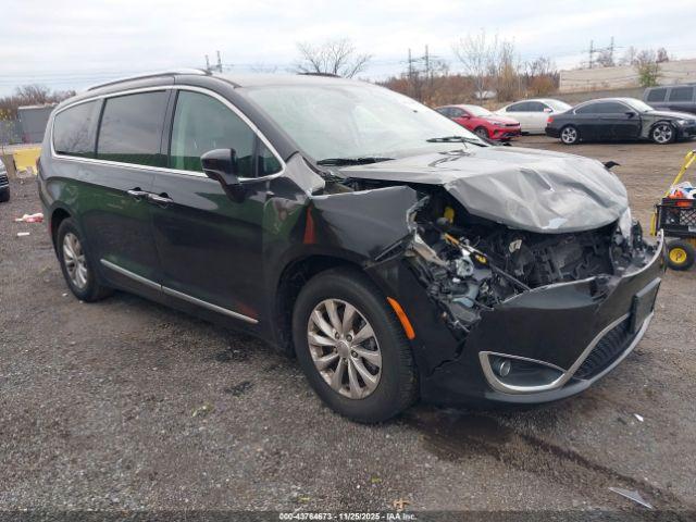  Salvage Chrysler Pacifica
