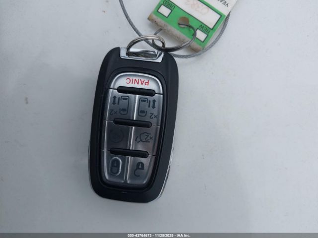 Chrysler Pacifica Touring L Image 11