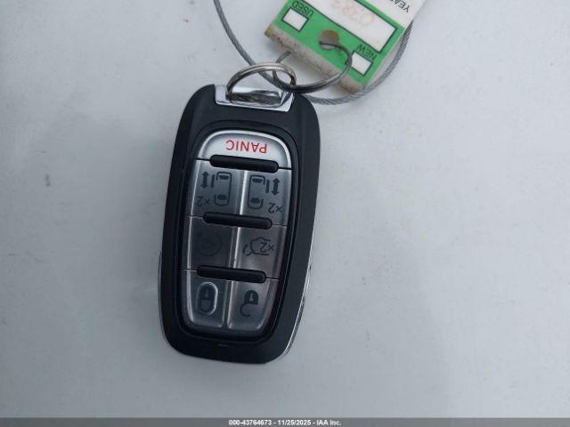 Chrysler Pacifica Touring L Image 11