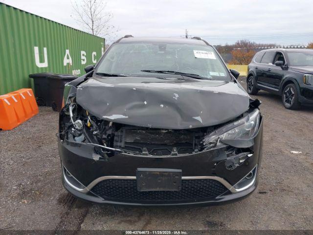 Chrysler Pacifica Touring L Image 6