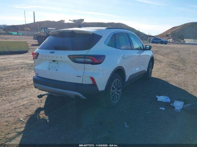 Ford Escape Phev Image 11