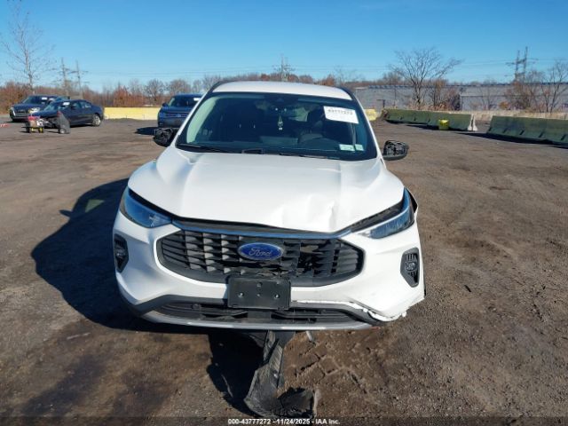 Ford Escape Phev Image 20
