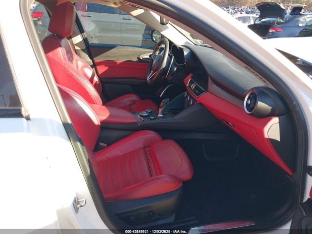 Alfa Romeo Giulia Ti Sport Awd Image 4