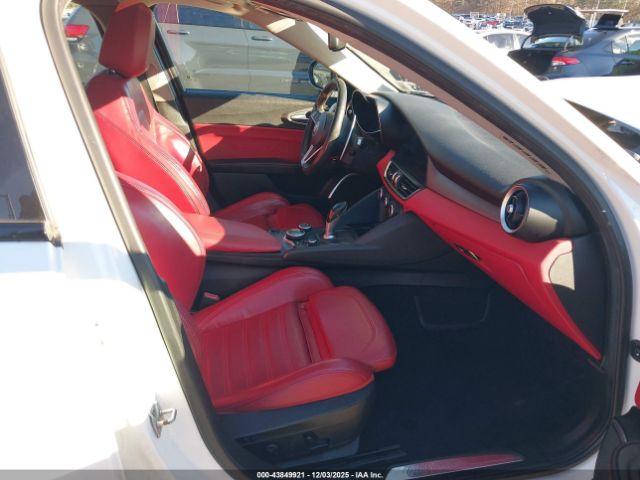 Alfa Romeo Giulia Ti Sport Awd Image 4