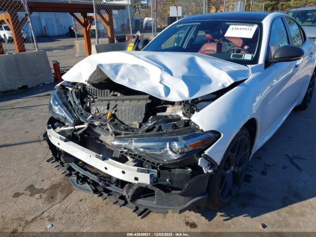 Alfa Romeo Giulia Ti Sport Awd Image 3