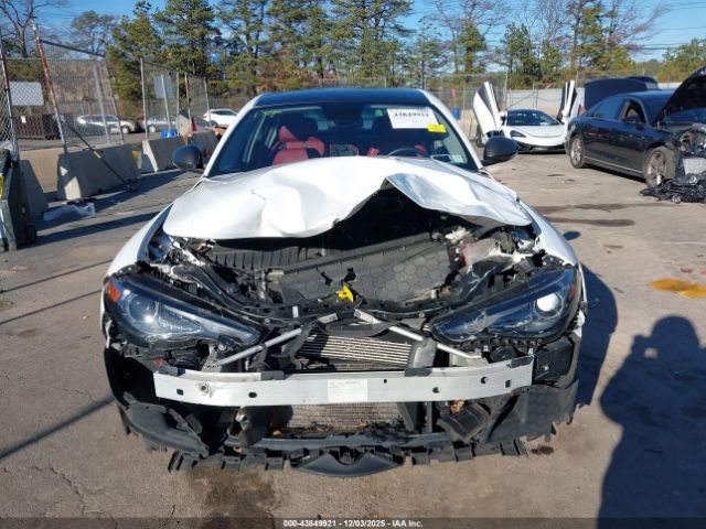 Alfa Romeo Giulia Ti Sport Awd Image 15