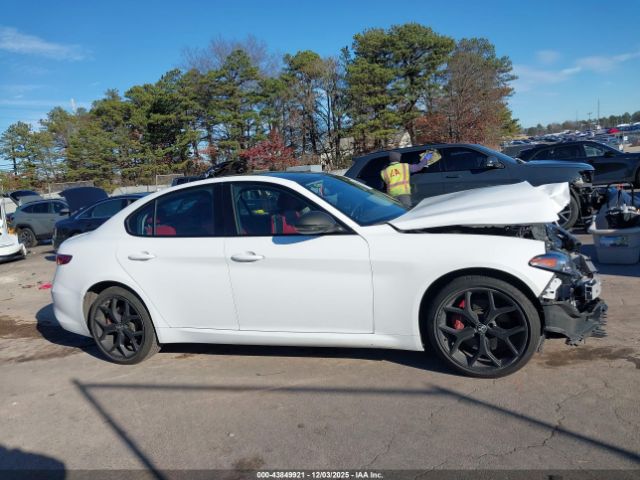 Alfa Romeo Giulia Ti Sport Awd Image 17