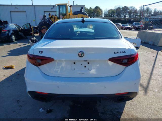 Alfa Romeo Giulia Ti Sport Awd Image 9