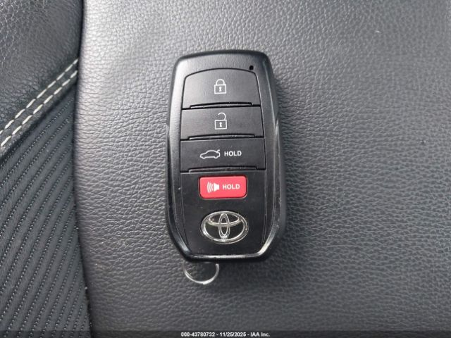 Toyota Camry Se Image 2