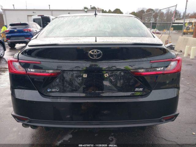 Toyota Camry Se Image 6