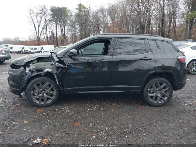 Jeep Compass Limited 4x4 Image 14