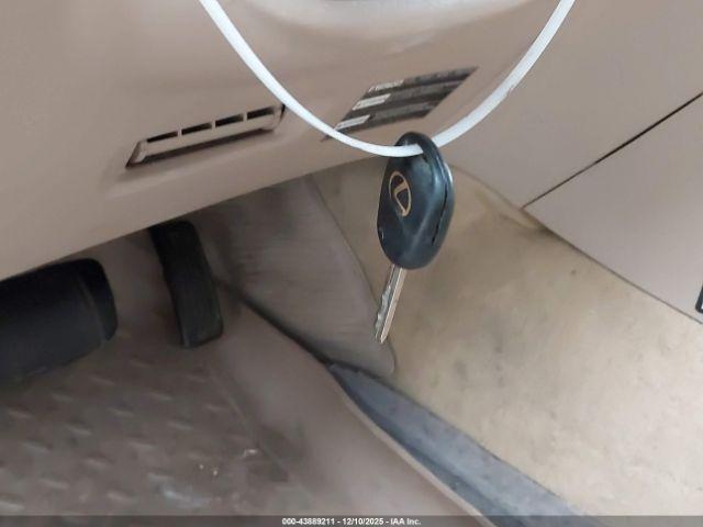 Lexus LX 470 Image 11