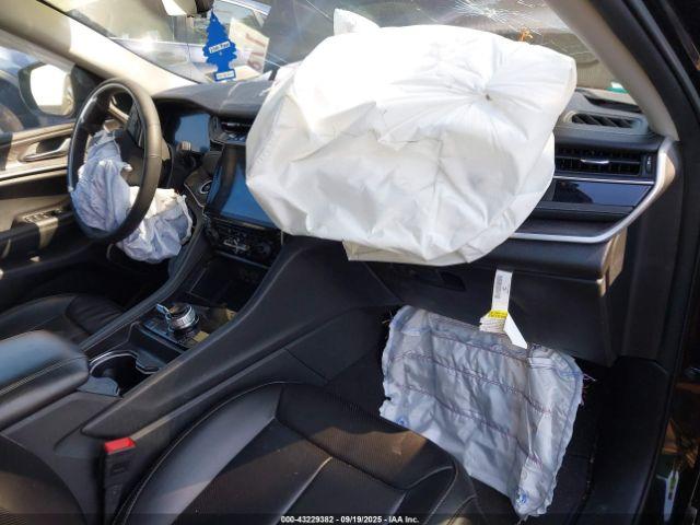 Jeep Grand Cherokee Image 2