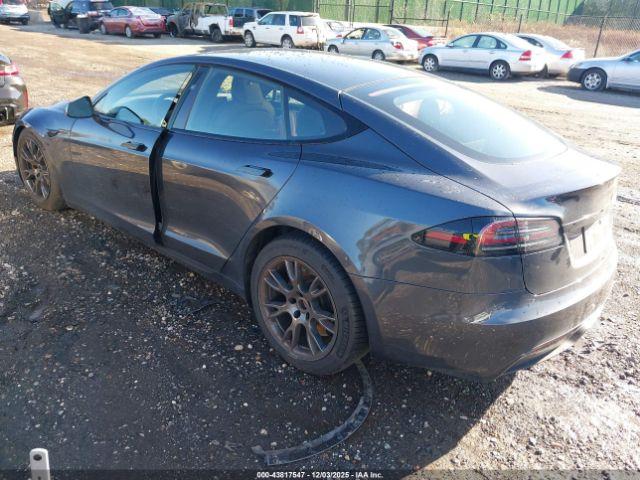 Tesla Model S Image 8