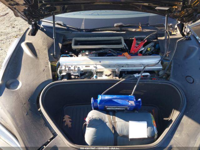 Tesla Model S Image 10