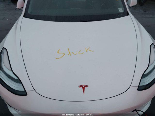Tesla Model 3 Image 4
