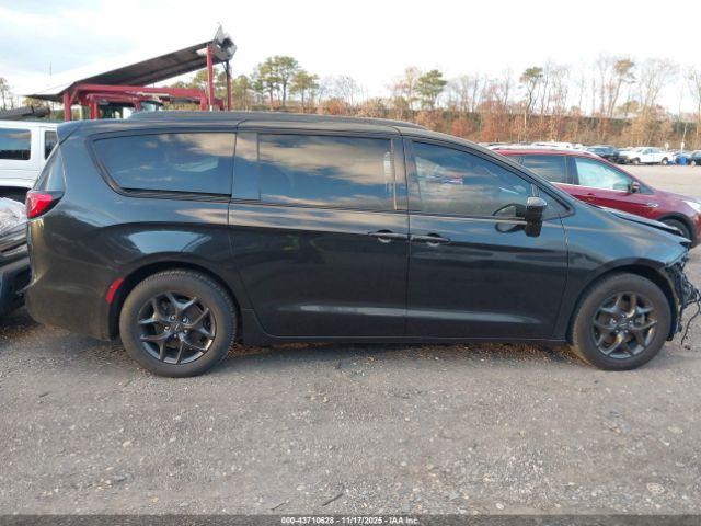 Chrysler Pacifica Touring L Plus Image 4