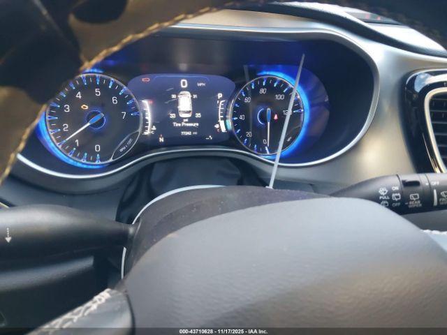 Chrysler Pacifica Touring L Plus Image 9