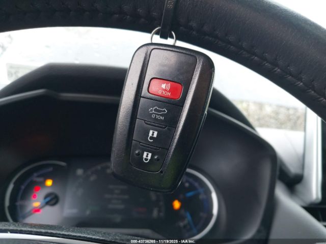 Toyota RAV4 Limited Image 3