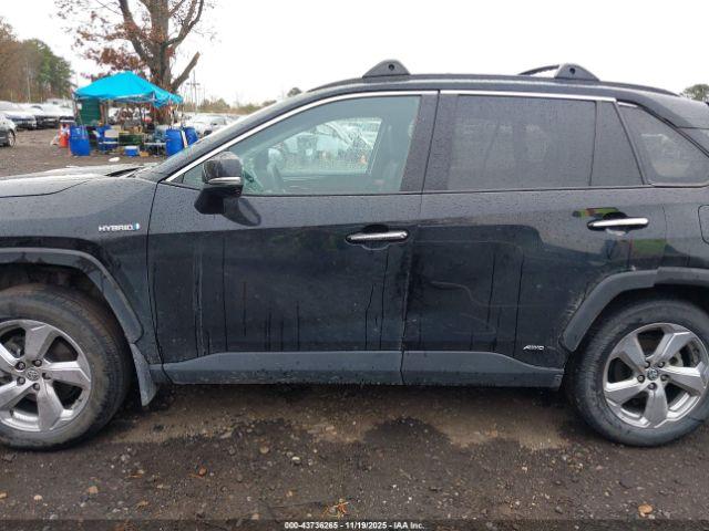 Toyota RAV4 Limited Image 8