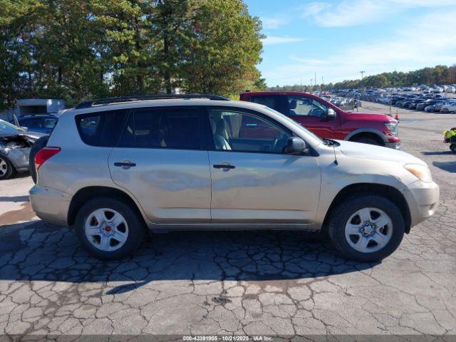 Toyota RAV4 Image 11