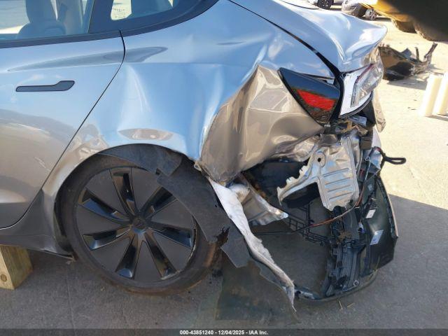 Tesla Model 3 Image 5