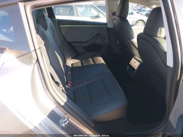 Tesla Model 3 Image 9