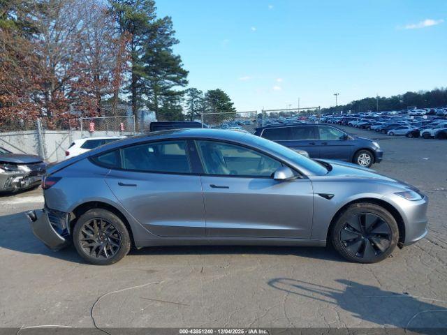 Tesla Model 3 Image 7