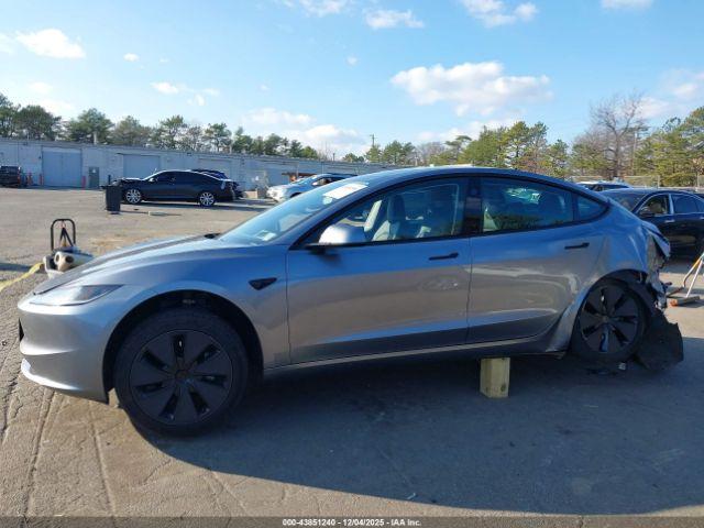 Tesla Model 3 Image 11
