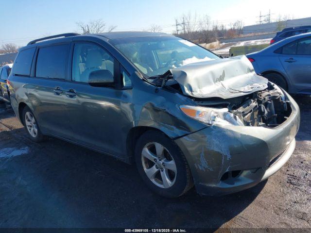  Salvage Toyota Sienna
