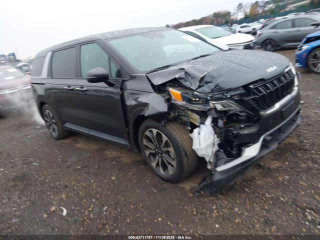 Salvage Kia Carnival