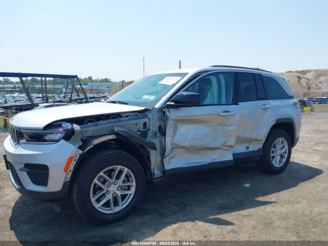 Jeep Grand Cherokee Laredo X 4x4 Image 15