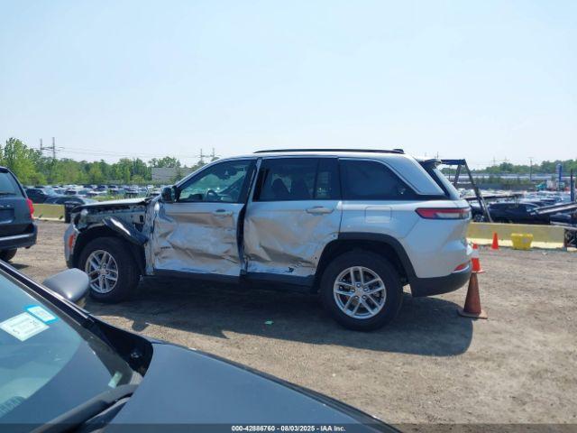 Jeep Grand Cherokee Laredo X 4x4 Image 9