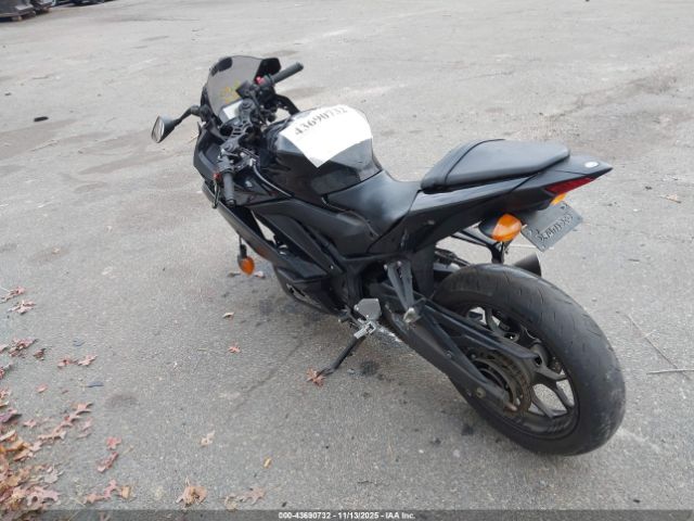 Yamaha Yzfr3 A Image 5