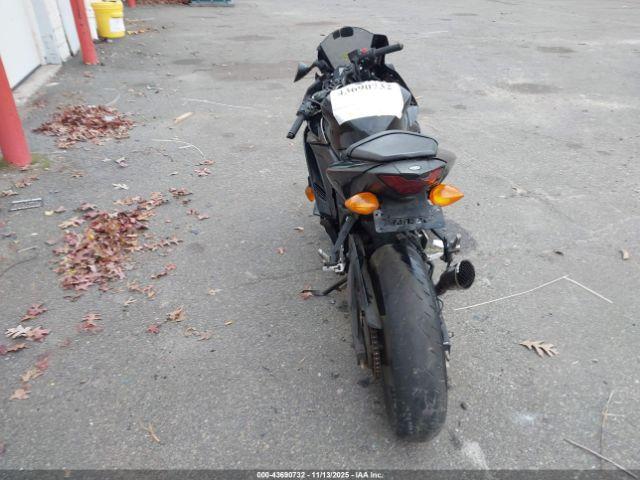 Yamaha Yzfr3 A Image 14