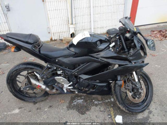 Yamaha Yzfr3 A Image 2