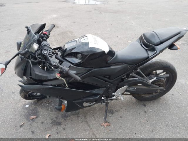 Yamaha Yzfr3 A Image 4