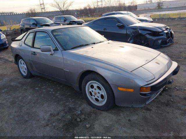 Porsche 944 Image 1