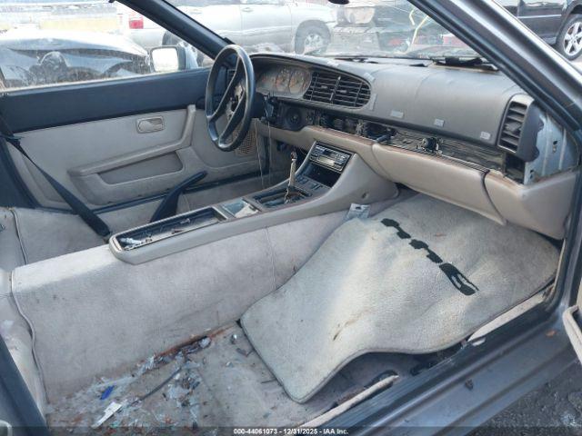 Porsche 944 Image 12