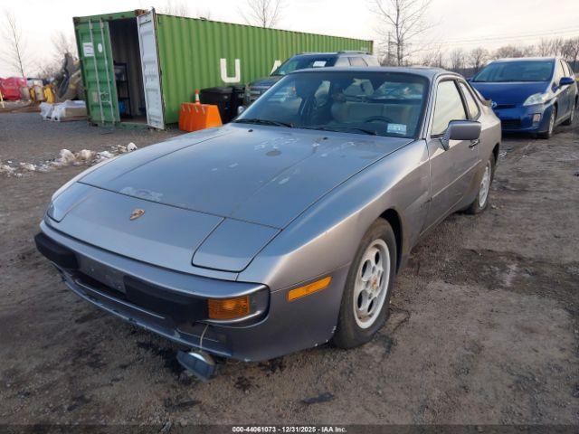 Porsche 944 Image 5