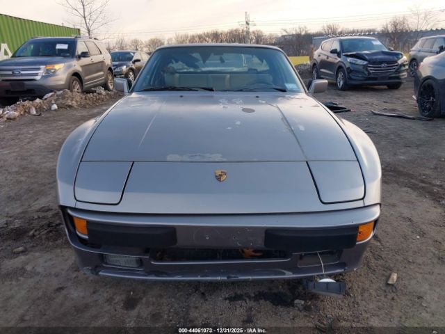 Porsche 944 Image 11