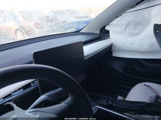 Tesla Model 3 Rear-wheel Drive Image 2