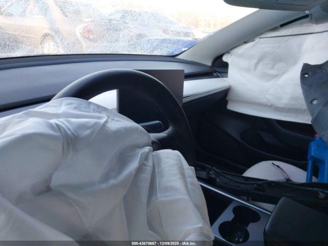 Tesla Model 3 Rear-wheel Drive Image 17